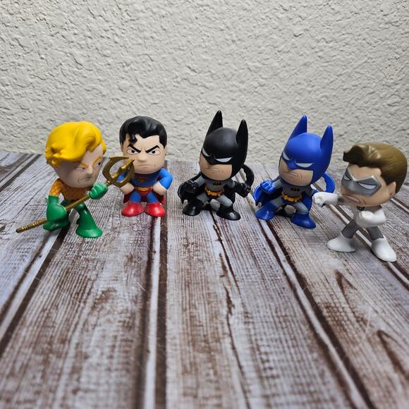 Funko Mystery Minis vinyl figures lot of 5 Batman superman aquaman white lantern - Picture 1 of 6